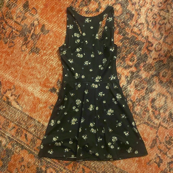 Reformation Bella Workout Dress in Daisy - Picture 7 of 8
